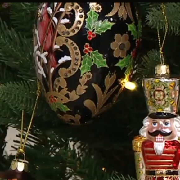 Joan Rivers Cardinal in the Snow Hand Painted Glass Egg Ornament - Picture 8 of 8